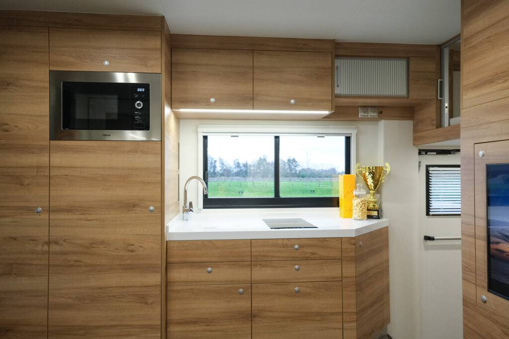 PL KRISMAR PROFESSIONAL - SCANIA - 7 PLACES CHEVAUX - APPARTEMENT