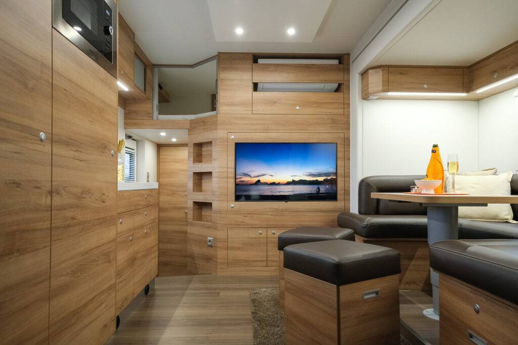 PL KRISMAR PROFESSIONAL - SCANIA - 7 PLACES CHEVAUX - APPARTEMENT