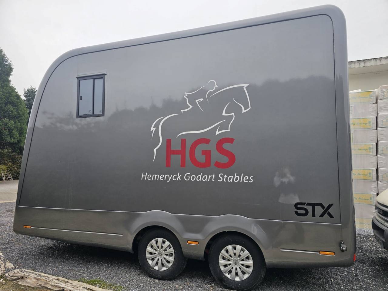 STX Exclusive Trailer pour PL, 3 chevaux + home Car