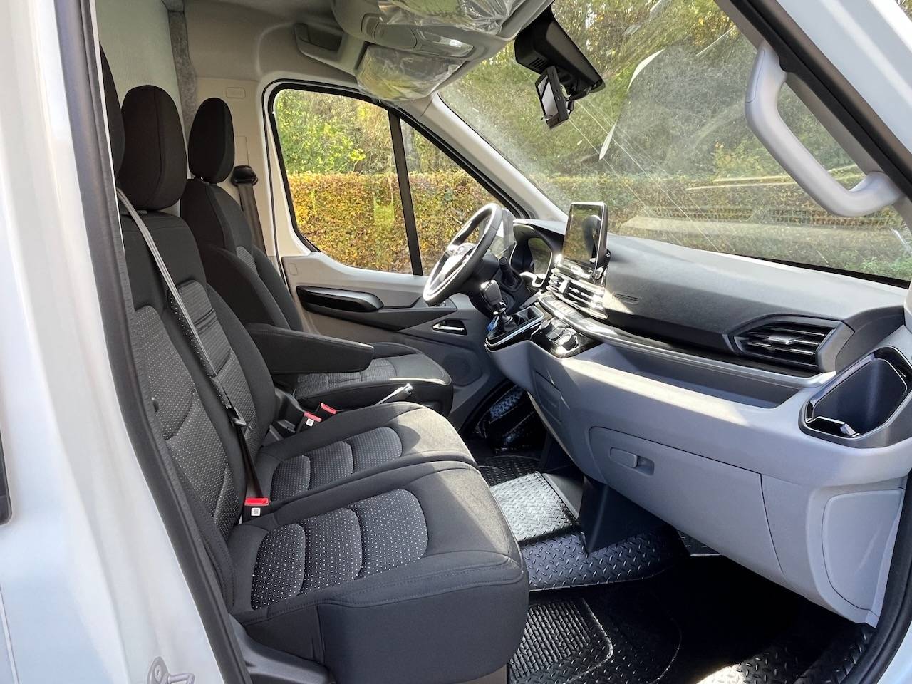 MAXUS DELIVER 9 LUXURY MSG STALLION LIGHT