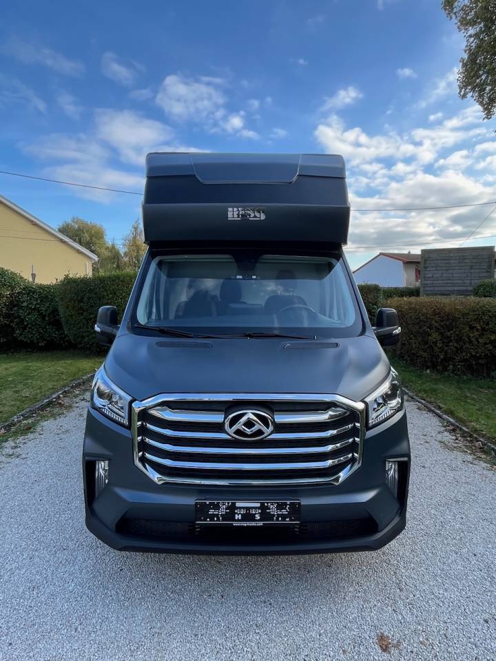 MAXUS DELIVER 9 LUXURY MSG STALLION LIGHT