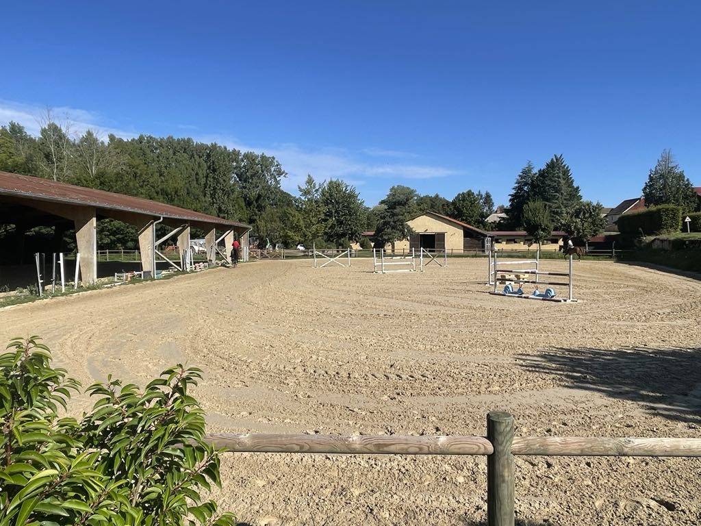 Location 10 boxes dans une écurie de propriétaire