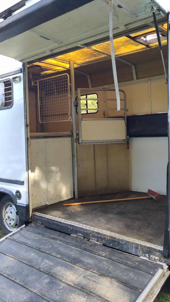 Petit camion Renault Master