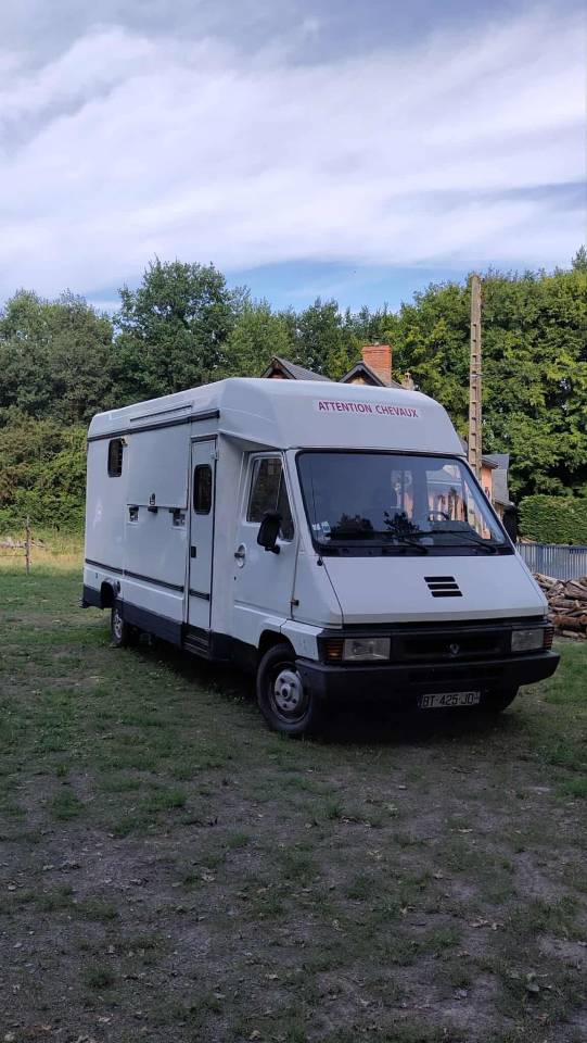 Petit camion Renault Master