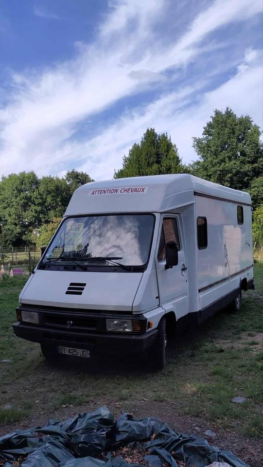 Petit camion Renault Master