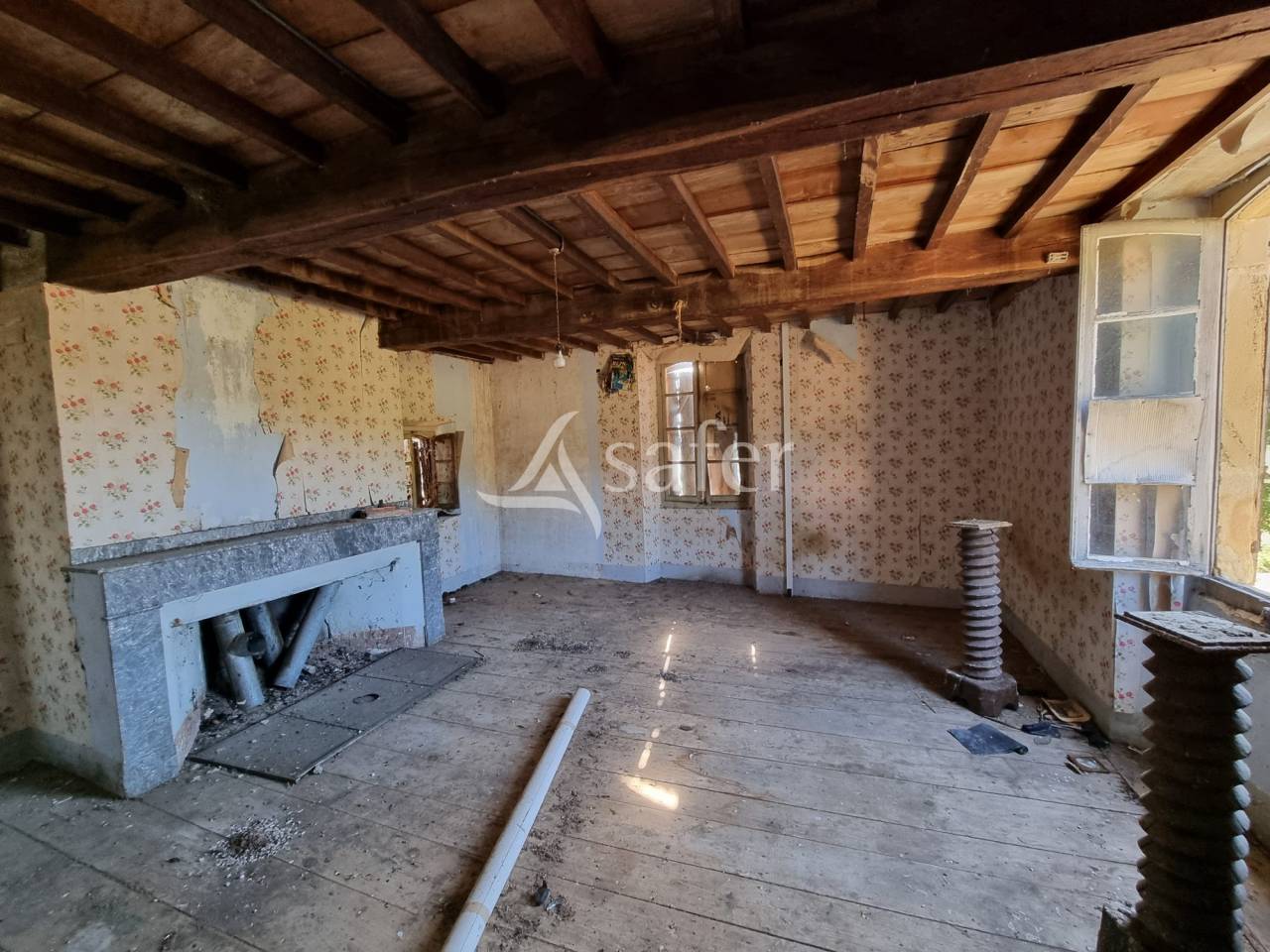 Maison et d&eacute;pendances sur 9 ha proche de Madiran