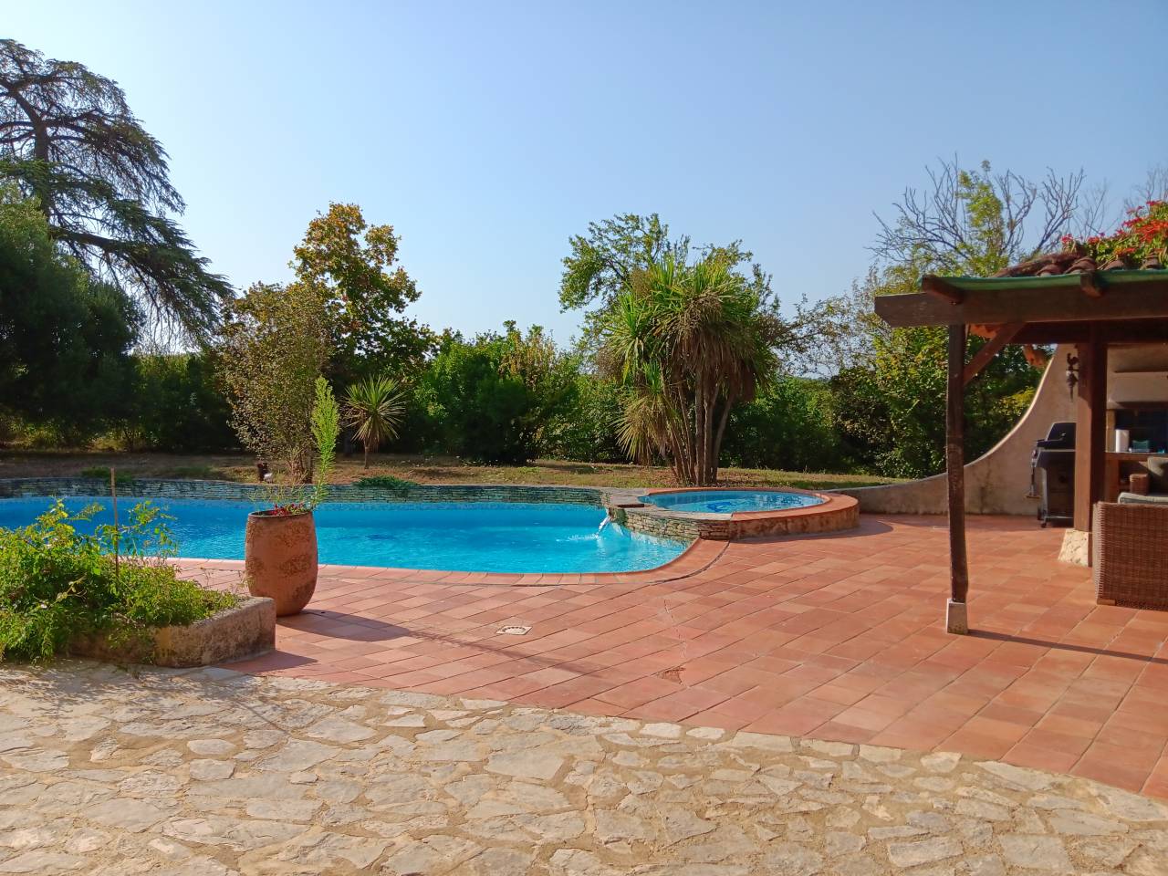 Superbe propriété Maison, stabulation, 2 hectares foret