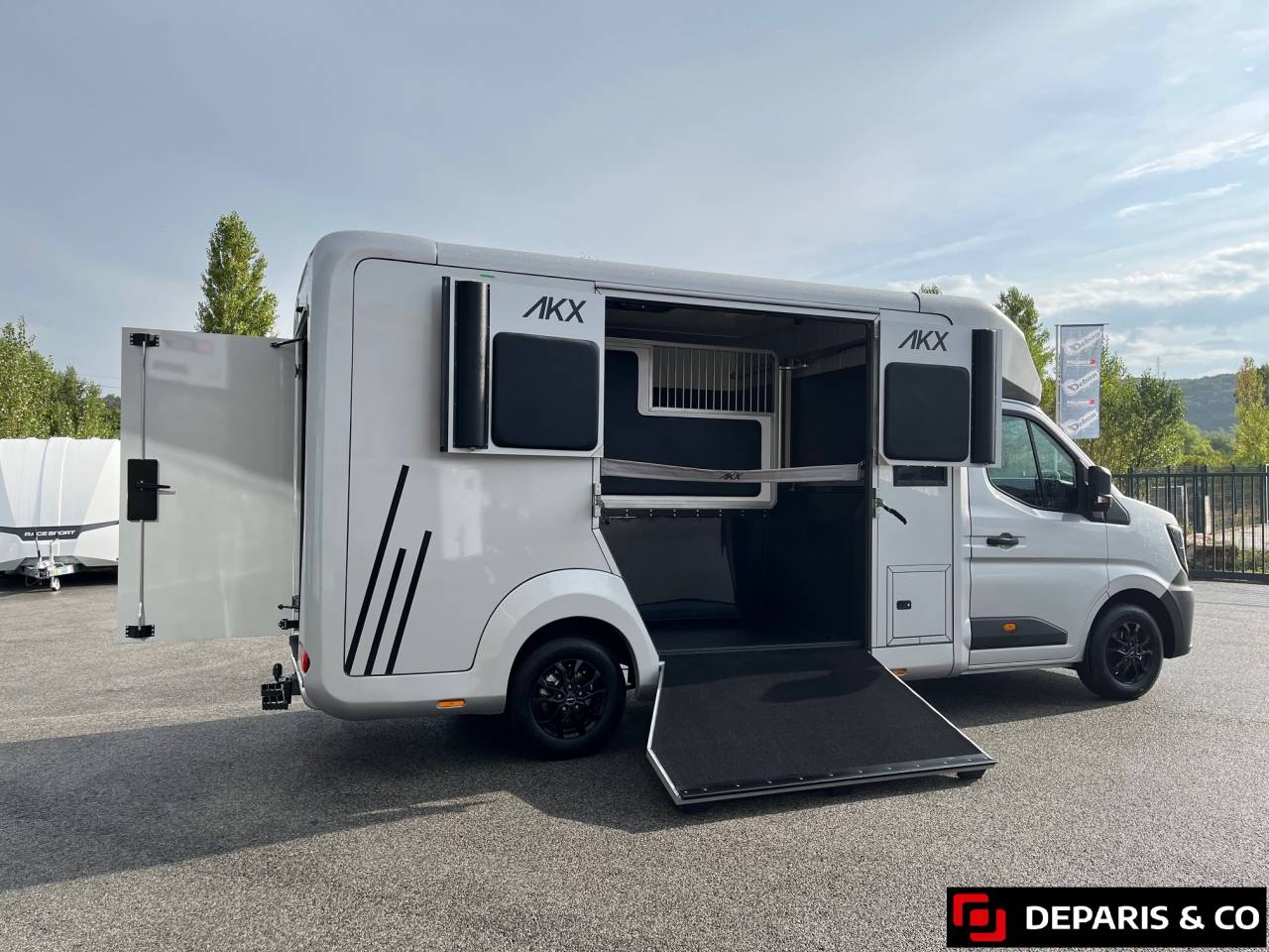 Camion 2 chevaux neuf AKX / nouveau Renault Master 2025