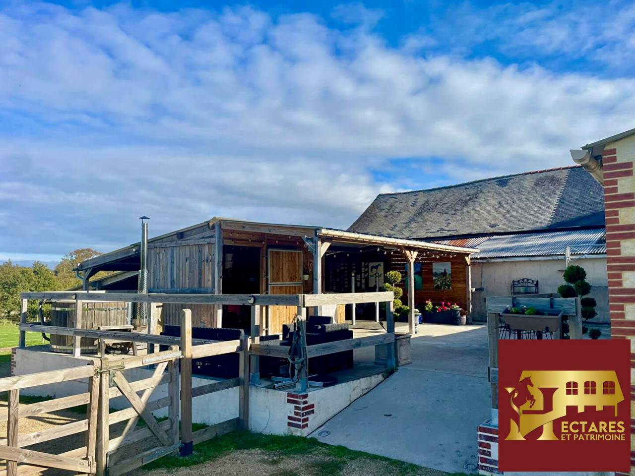 Propriété équestre, Maison 130 M2, 2 hectares, boxes et carrières.