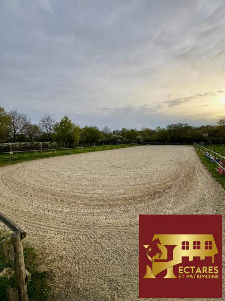 Propriété équestre, Maison 130 M2, 2 hectares, boxes et carrières.