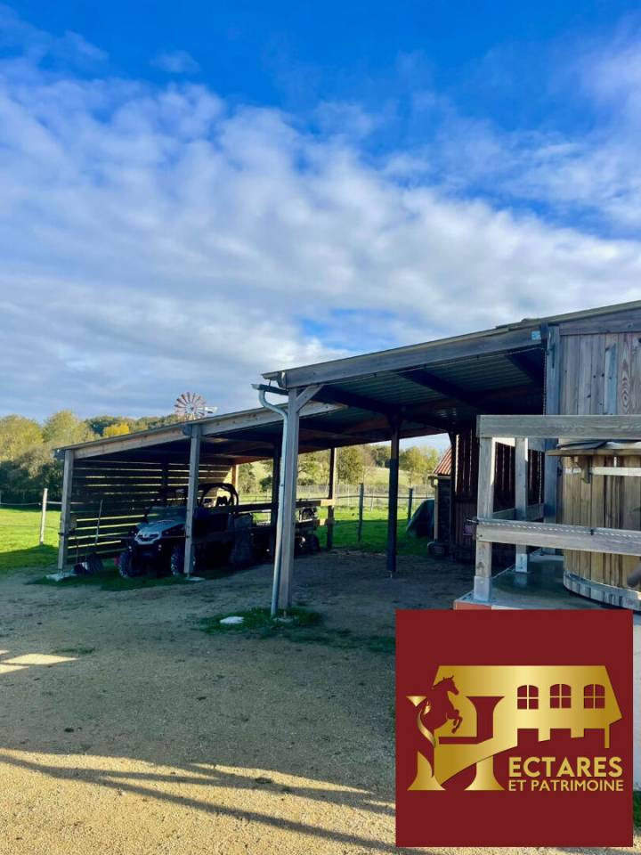 Propriété équestre, Maison 130 M2, 2 hectares, boxes et carrières.