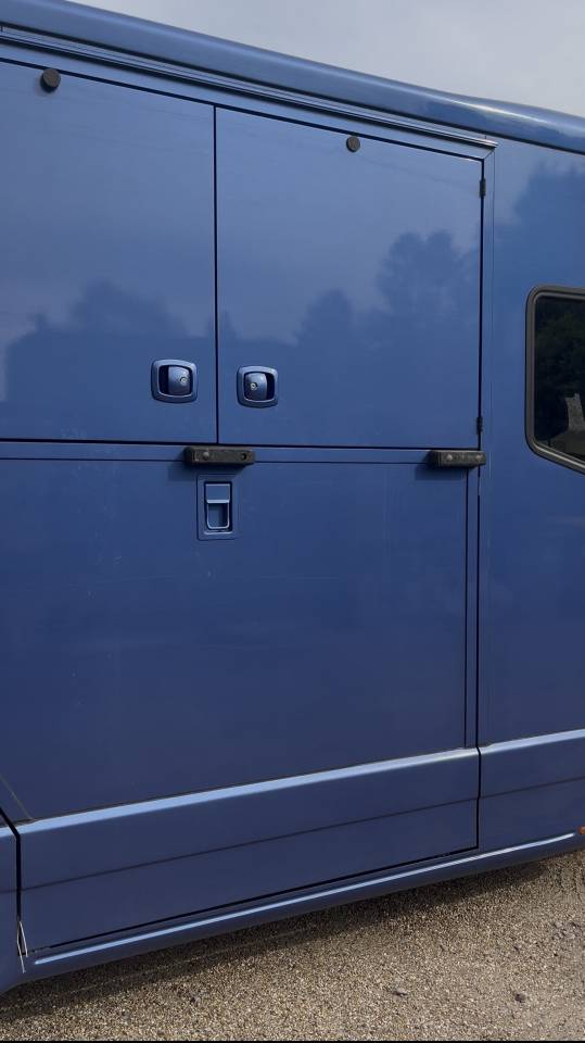 Camion VL chevaux  Renault Master Krismar peu de km - T