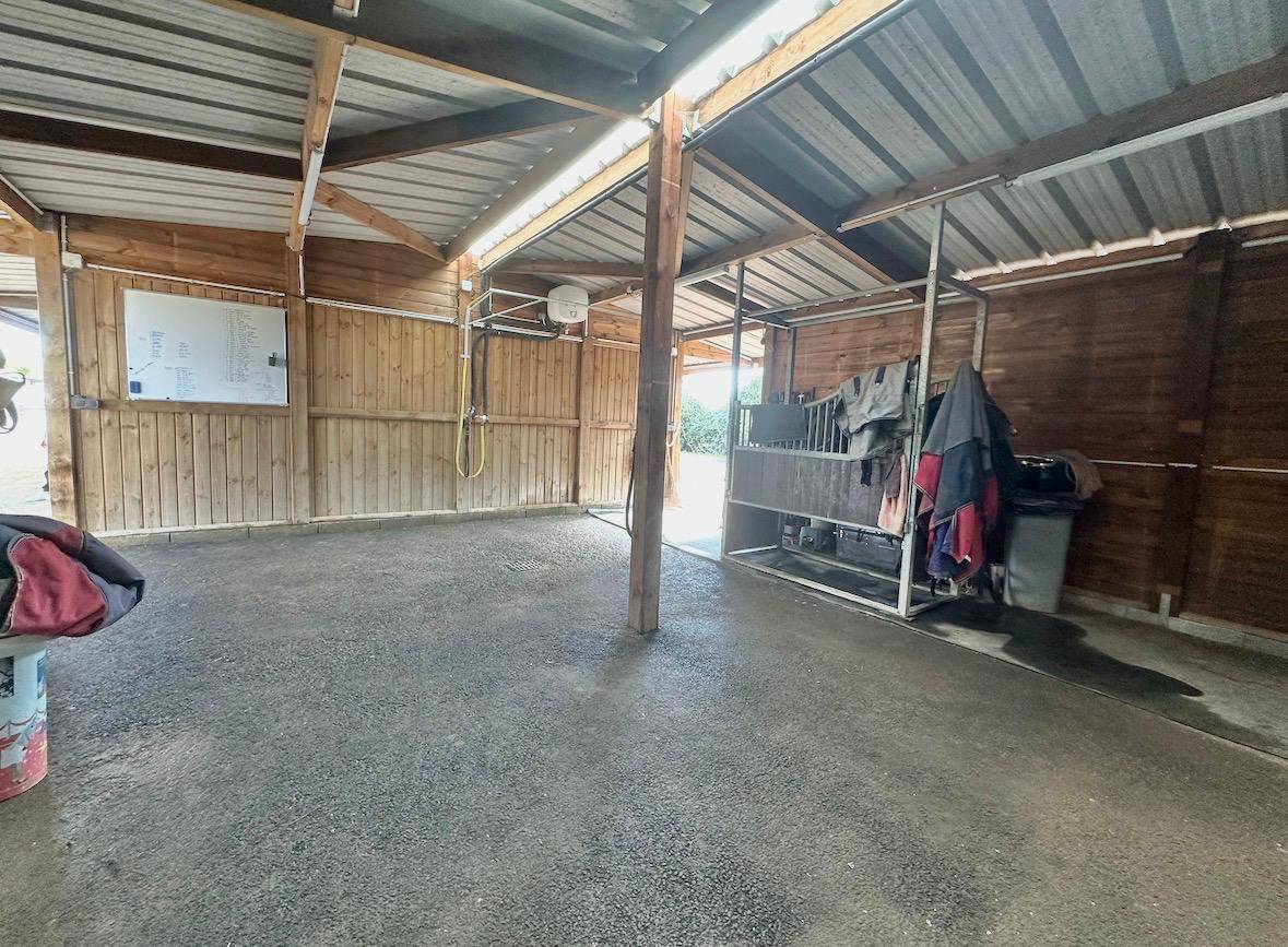 Écurie de neuve sur 5ha coeur Calvados (14) 