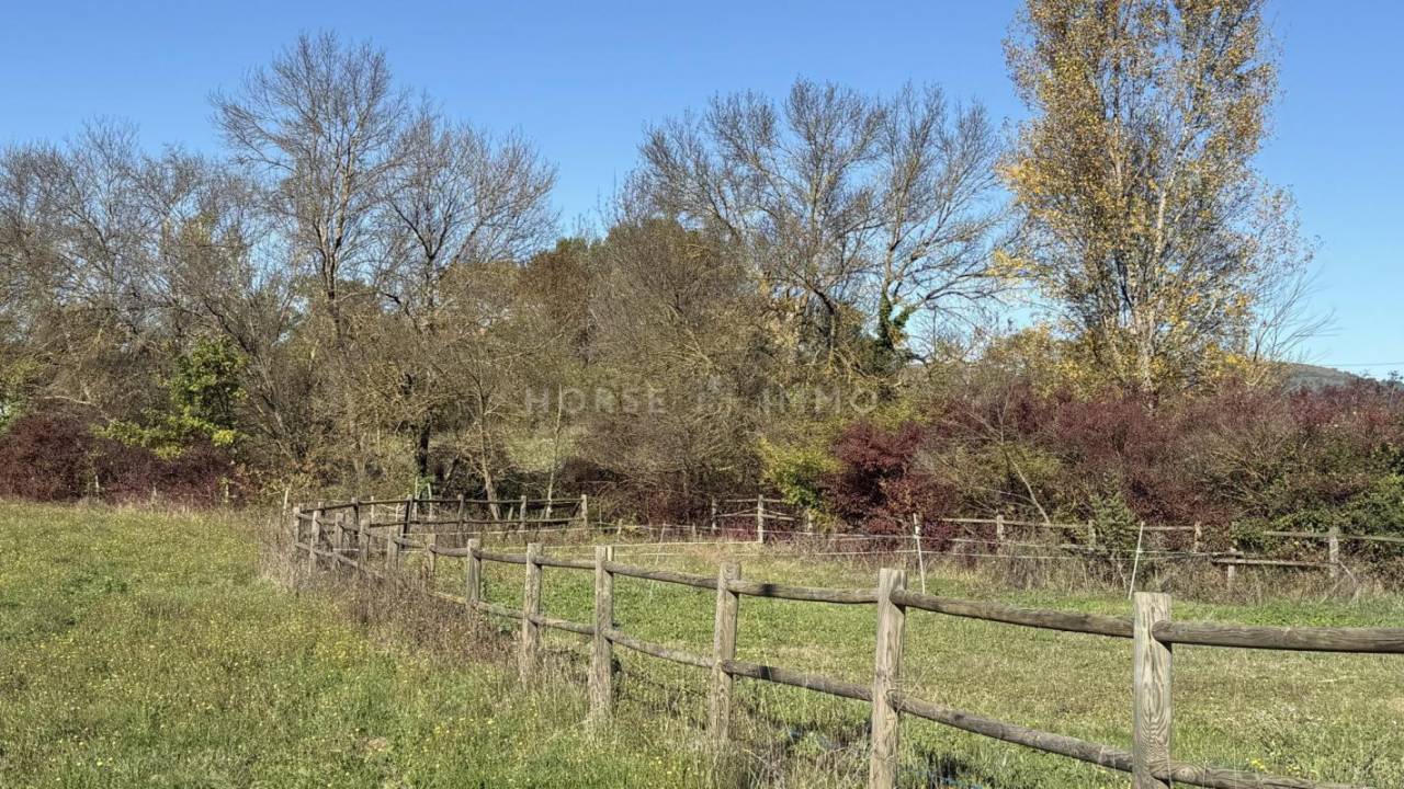 Gard- Très beau mas avec dépendances