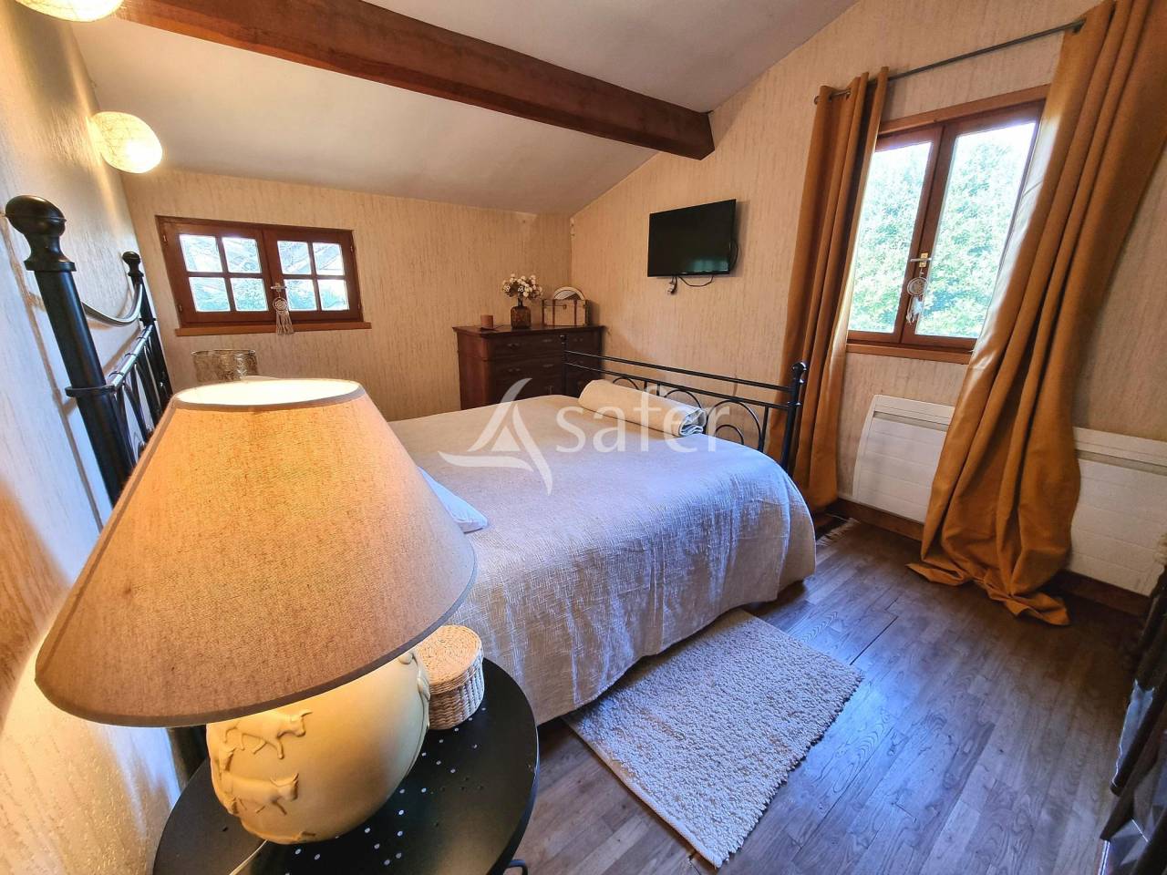 Petite exploitation à vocation élevage avec atelier transforma