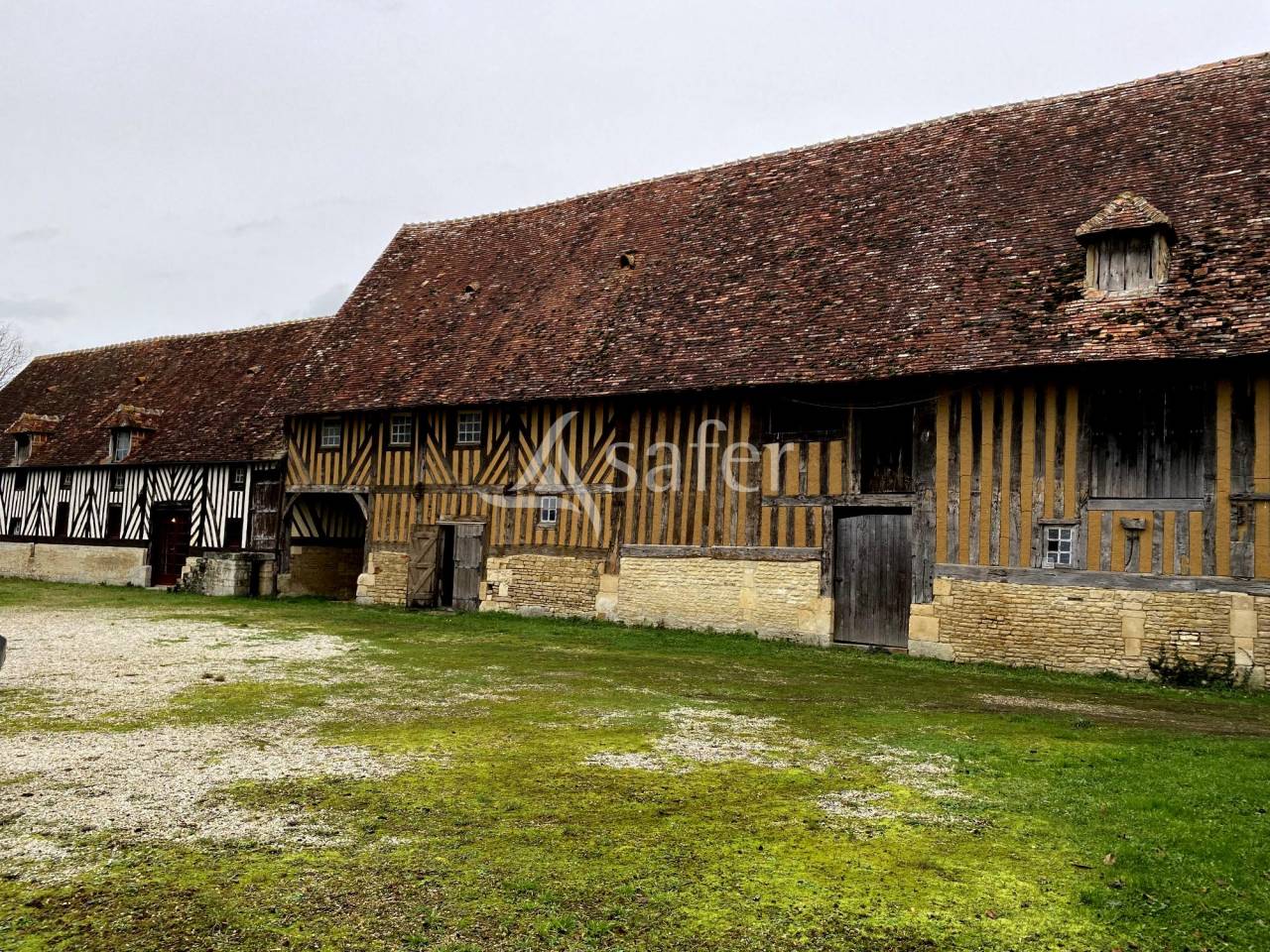 A vendre pour tout ou partie : Corps de Ferme 4 hectares Pays d'