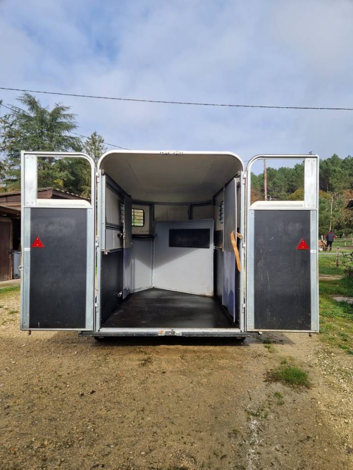 Van Fautras 2 places 