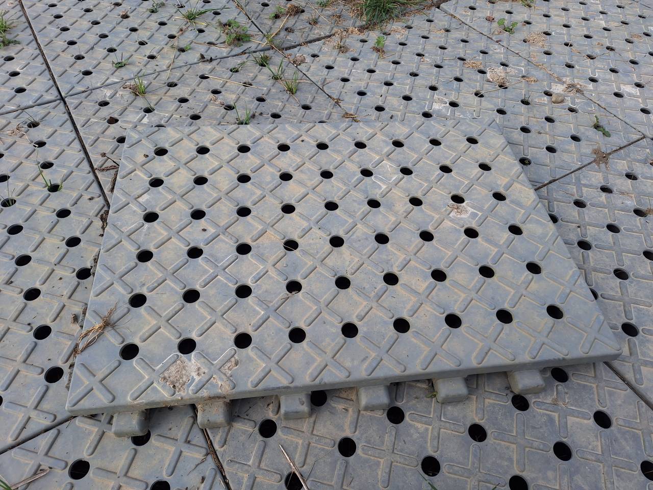 Caillebotis universels