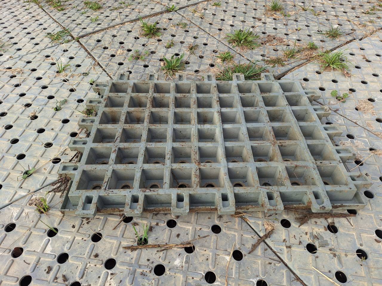 Caillebotis universels