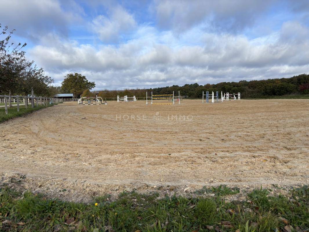 Centre &eacute;questre op&eacute;rationnel - 15 ha &agrave; proximit&eacute; de Nantes