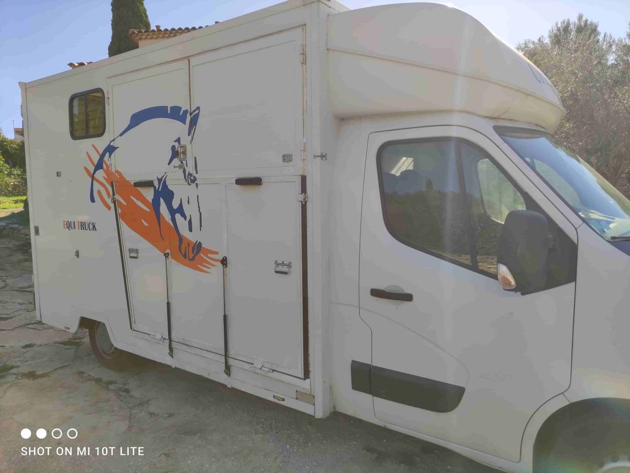 Vends Renault Master transport de chevaux 