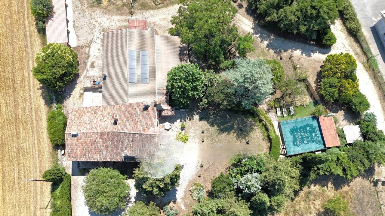 Loft provençal avec dépendance et installations équestres 