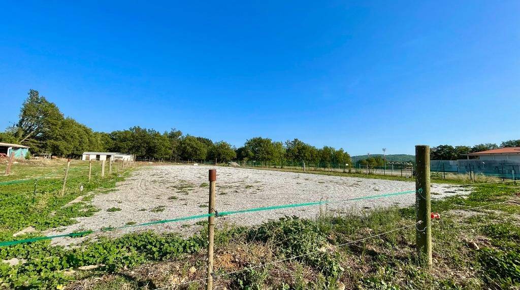 Loft provençal avec dépendance et installations équestres 