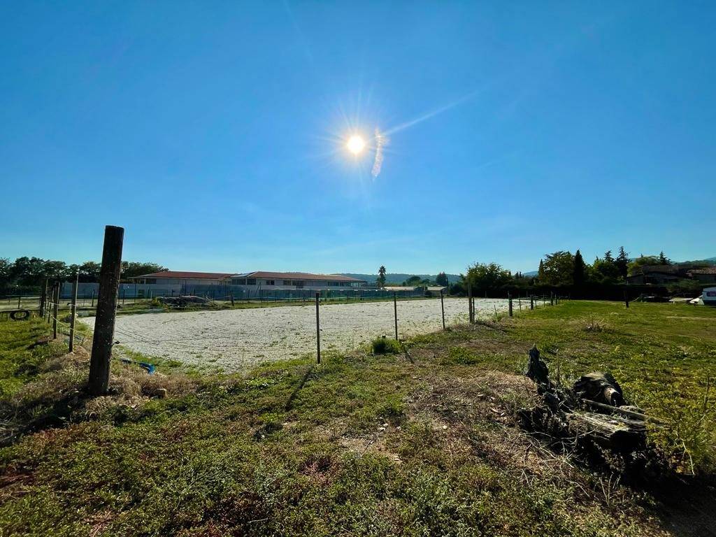 Loft provençal avec dépendance et installations équestres 