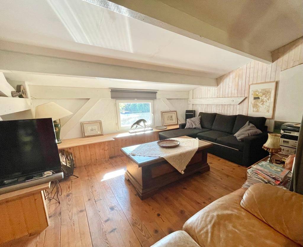 Loft provençal avec dépendance et installations équestres 