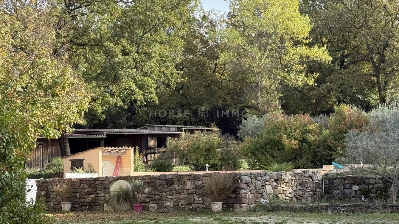 Propri&eacute;t&eacute; &eacute;questre &agrave; 30 min d'Aix-en-Provence
