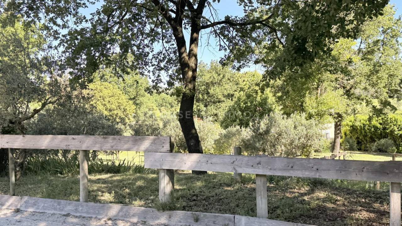 Propri&eacute;t&eacute; &eacute;questre &agrave; 30 min d'Aix-en-Provence