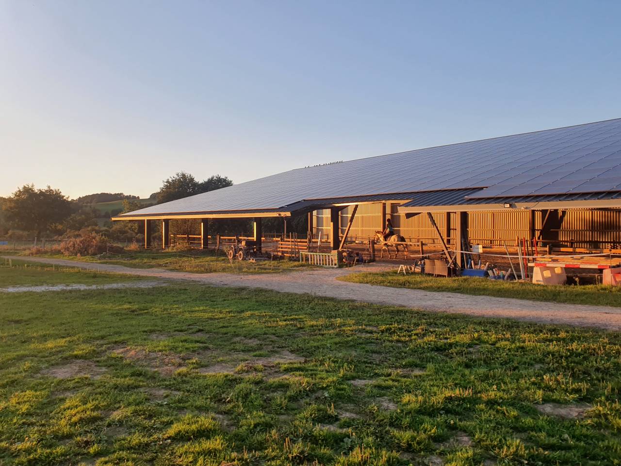 Pension pr&eacute; ou paddock/box