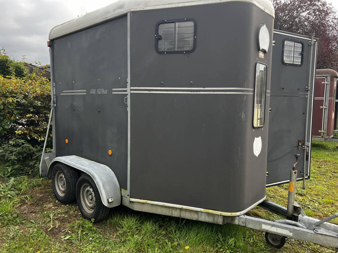 Van 2 places fautras