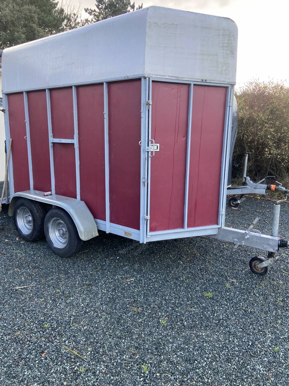 A louer van 2 chevaux