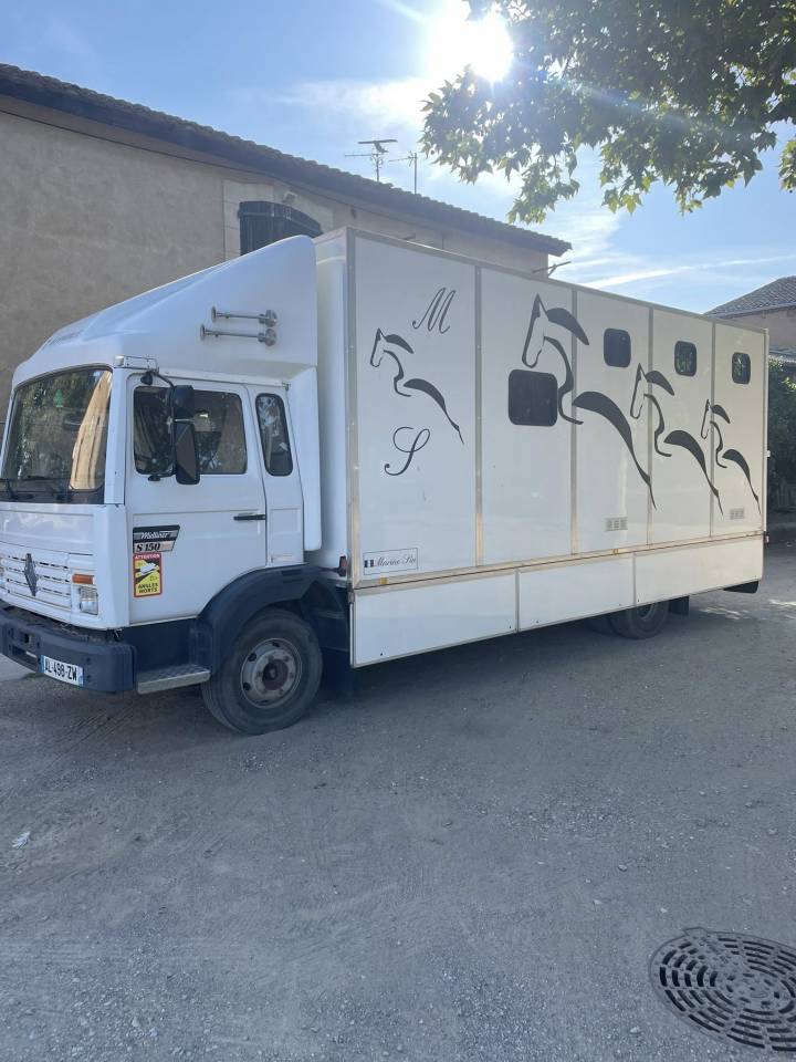 CAMION CHEVAUX 4 PLACES+HOMECAR