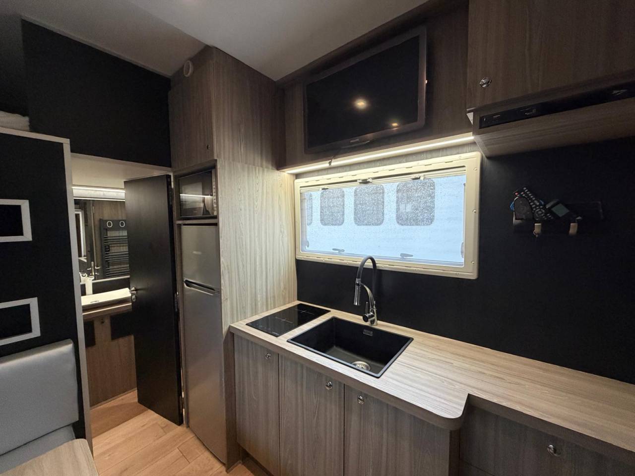 SEMIE REMORQUE 10P-APPARTEMENT LUXE 8P-SCANIA R520 V8