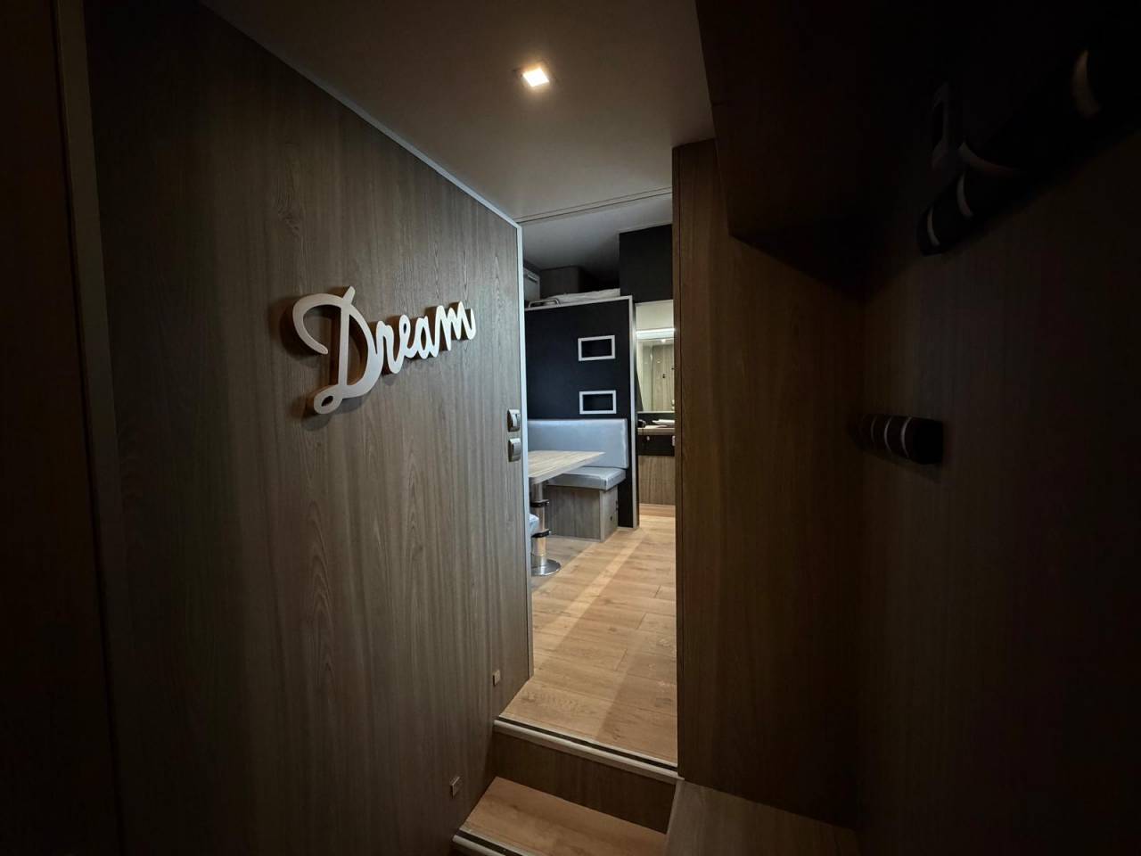 SEMIE REMORQUE 10P-APPARTEMENT LUXE 8P-SCANIA R520 V8