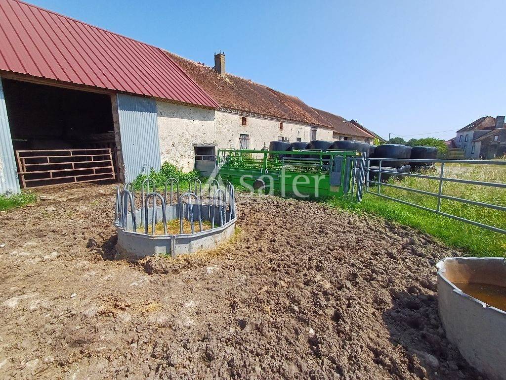 Propriété d'élevage d'environ 94 ha 50 bien groupés