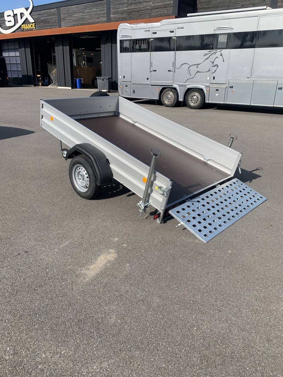 REMORQUE BENNE BASCULANTE/PORTE ENGINS BOCKMANN