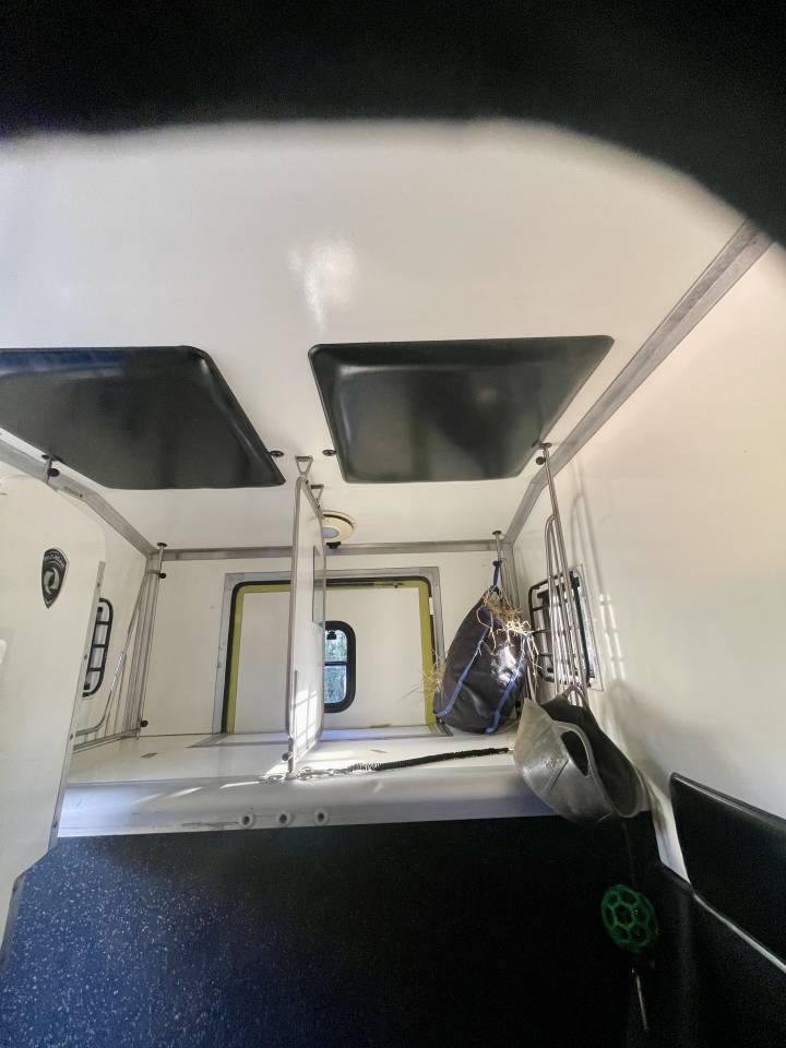 VL 2 chx 2018 102000km 1280kg charge utile