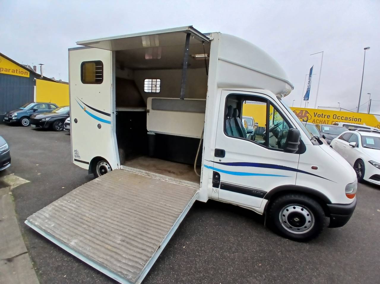 RENAULT MASTER 2.8 dTi Transport pour deux chevaux