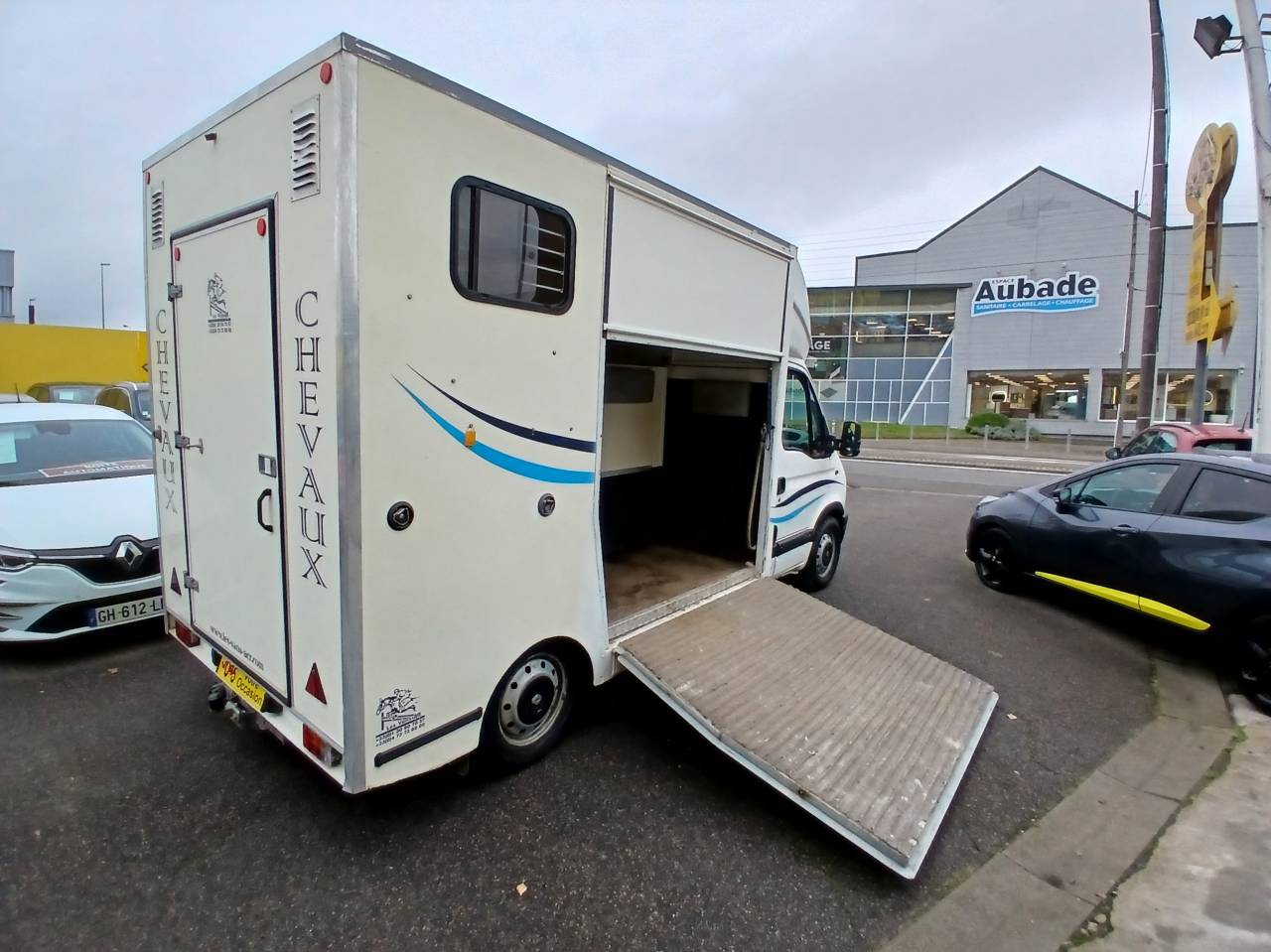RENAULT MASTER 2.8 dTi Transport pour deux chevaux