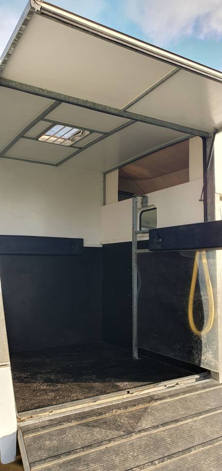 camion VL Renault master carrosserie AP Petit