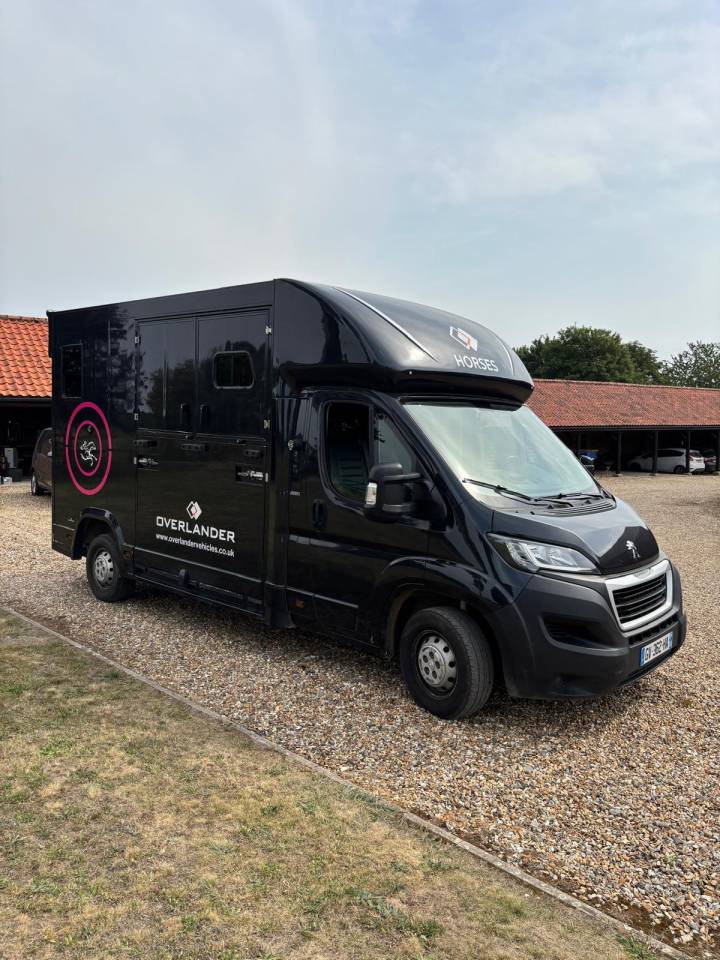 A VENDRE Camion de chevaux en excellent état.