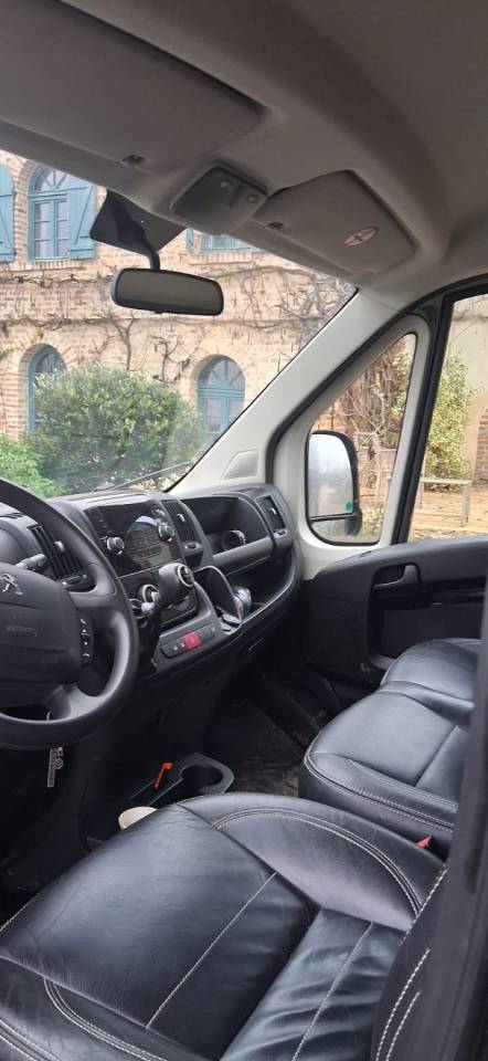 A VENDRE Camion de chevaux en excellent état.