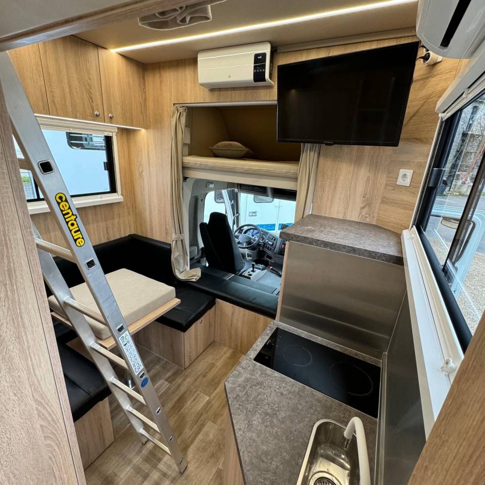 Camion chevaux 7 places home car 