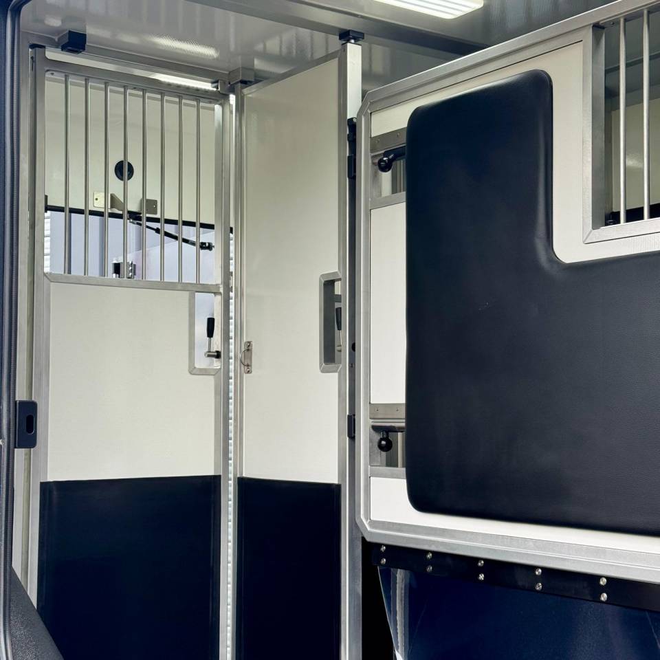 Camion chevaux 2 places stalles tva recup 