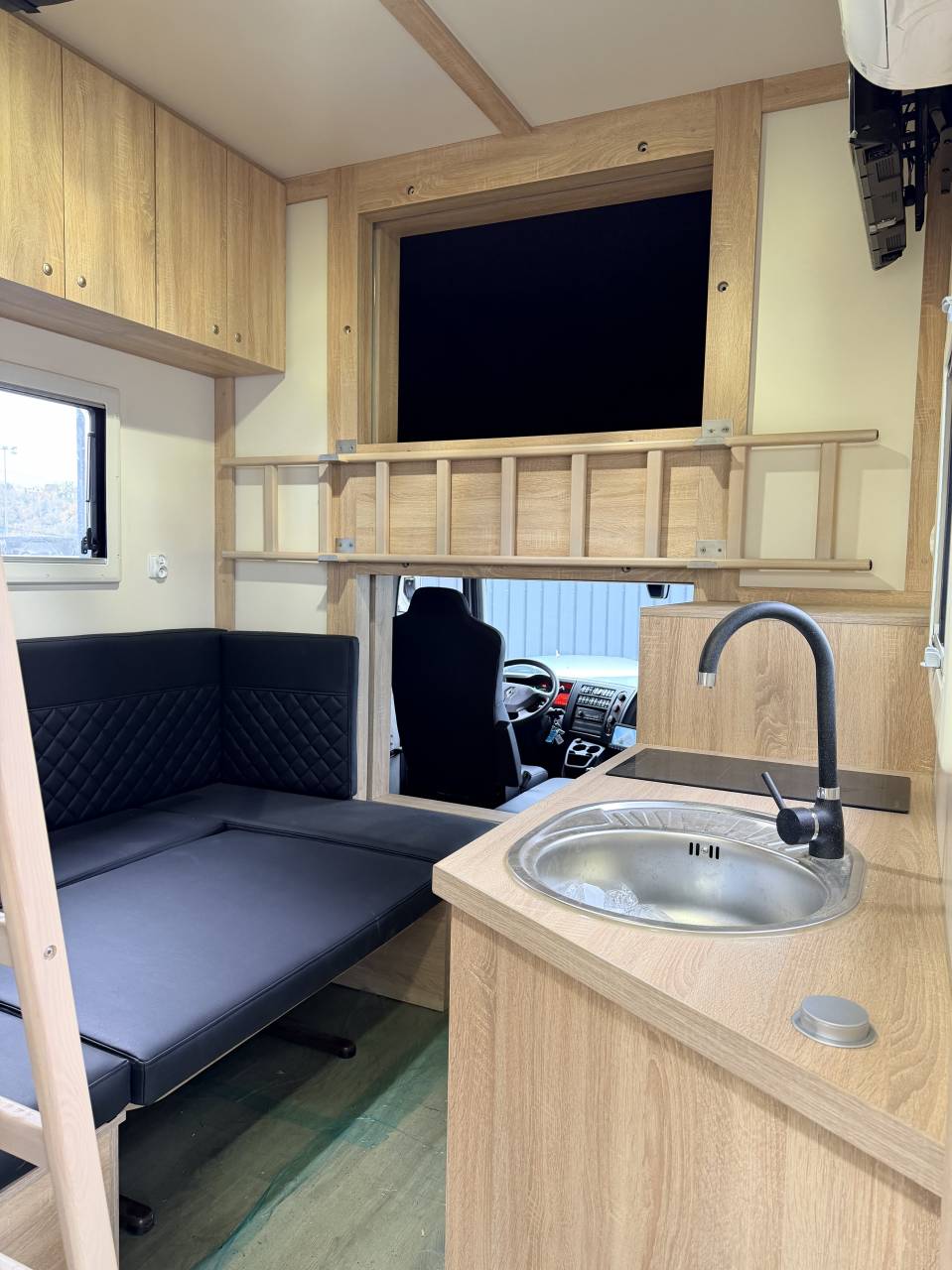 Camion chevaux 7 places home car 