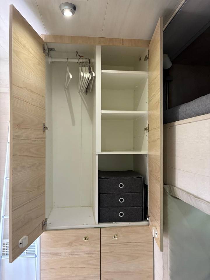 3-Horse Truck – Motorhome for 5 People – IVECO 280 hp