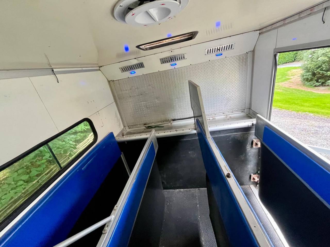 3-Horse Truck – Motorhome for 5 People – IVECO 280 hp